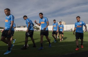 Atletas do Corinthians durante primeiro treino preparatrio para jogo contra o Fluminense
