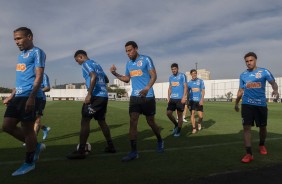 Atletas do Corinthians durante primeiro treino preparatório para jogo contra o Fluminense