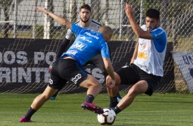Caíque Franças e Méndez durante primeiro treino preparatório para jogo contra o Fluminense