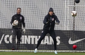 Cássio e preparador de goleiros Leandro Idalino no último treino preparatório para embate de quinta