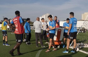 Elenco corinthiano durante primeiro treino preparatório para jogo contra o Fluminense