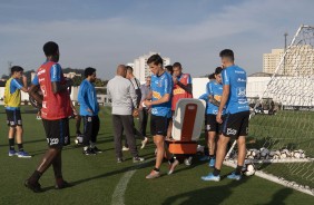 Jogadores do Corinthians durante primeiro treino preparatório para jogo contra o Fluminense