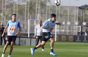 Léo Santos e Fagner durante primeiro treino preparatório para jogo contra o Fluminense