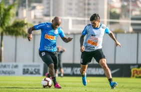 Love e Fagner no treino preparatrio para duelo contra o Fluminense, pela Sul-Americana