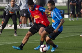 Mndez e Clayson durante primeiro treino preparatrio para jogo contra o Fluminense