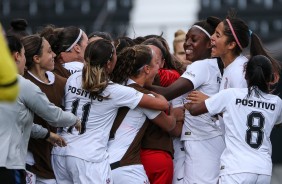 Meninas do Corinthians durante jogo contra o Estrela de Guarulhos pelo Paulista Feminino Sub17