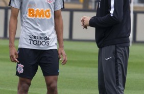 Pedrinho volta ao treinar pelo Corinthians nesta tera-feira, no CT Joaquim Grava