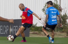 Rgis e Fagner durante primeiro treino preparatrio para jogo contra o Fluminense, na quinta-feira