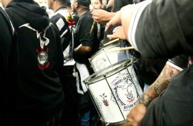 Torcida do Corinthians fez festa no jogo contra o Fluminense, pela Sul-Americana, na Arena