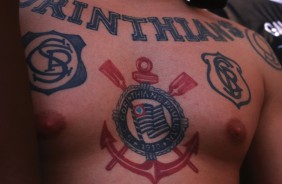 Fanatismo pelo Corinthians marcado na pele