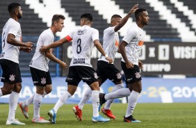 Jogadores do Corinthians durante jogo contra o Sport, pelo Brasileiro Sub-20