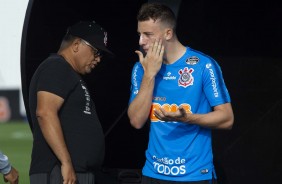 Lateral Carlos Augusto finaliza preparação para jogo contra o Fluminense, pela Sul-Americana