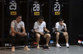 Avelar, Ramiro e Fagner no vestiário do Maracanã antes do jogo contra o Fluminense