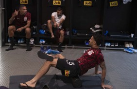 Gabriel, Urso e Sornoza no vestiário do Maracanã antes do jogo contra o Fluminense