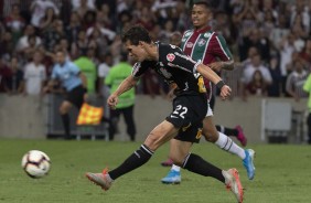 Mateus Vital durante duelo contra o Fluminense, pela Sul-Americana, no Maracanã