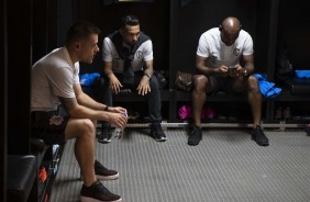 Ramiro, Clayson e Love no vestiário do Maracanã antes do jogo contra o Fluminense