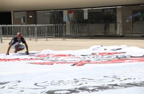 #Timão109: os bandeirões BMG já recebem os recados da Fiel