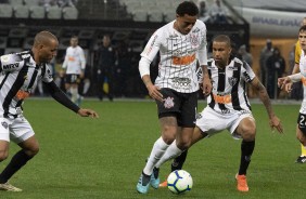 Atacante Gustagol durante jogo contra o Atlético-MG, pelo Brasileirão
