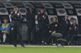 Carille durante jogo contra o Atlético-MG, pelo Brasileirão