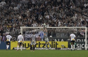 Cássio durante jogo contra o Atlético-MG, pelo Brasileirão