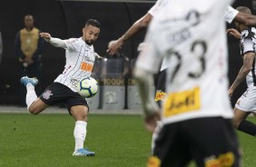 Clayson durante jogo contra o Atlético-MG, pelo Brasileirão