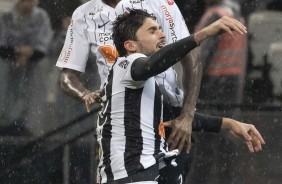 Gil durante jogo contra o Atlético-MG, pelo Brasileirão