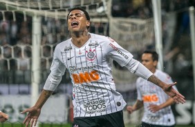 Gustavo comemora seu gol contra o Atltico-MG, na Arena Corinthians