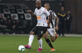 Vagner Love durante jogo contra o Atlético-MG, pelo Brasileirão