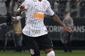 Zagueiro Gil durante jogo contra o Atlético-MG, pelo Brasileirão
