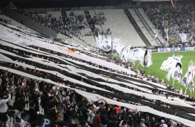 Festa na favela! Fiel comemora o aniversário do Corinthians na Arena
