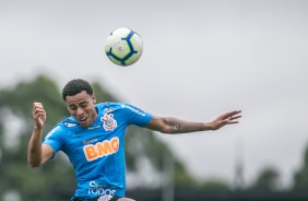 Atacante Gustavo treina no CT Joaquim Grava para duelo contra o Ceará, pelo Brasileirão