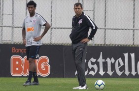 Gil e Carille durante treino desta quarta-feira no CT Joaquim Grava