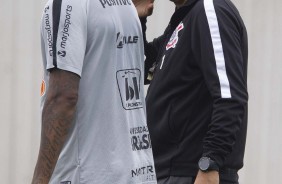 Gil e Carille durante treino desta quarta-feira no CT Joaquim Grava