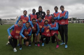 Jogadores do Corinthians durante treino desta quarta-feira no CT Joaquim Grava