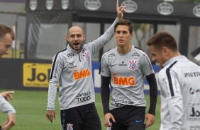 Rgis e Mateus Vital durante treino desta quarta-feira no CT Joaquim Grava