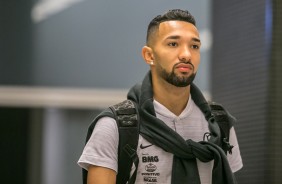 Clayson chega  Arena Corinthians para duelo contra o Cear, pelo Brasileiro