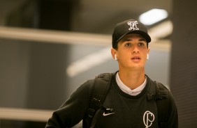 Garoto Mateus Vital chega à Arena Corinthians para duelo contra o Ceará, pelo Brasileirão