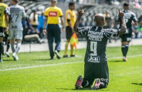 Love comemorando seu gol contra o Cear, pelo Brasileiro