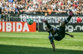 Vagner Love no duelo contra o Ceará, pelo Campeonato Brasileiro, na Arena Corinthians