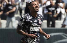Atacante Love durante jogo contra o Ceará, pelo Brasileirão, na Arena Corinthians