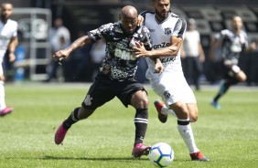 Atacante Love durante jogo contra o Cear, pelo Brasileiro, na Arena Corinthians