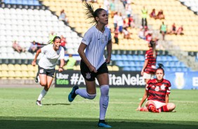 Erika comemora seu gol contra o Flamengo, pelo Brasileiro Feminino