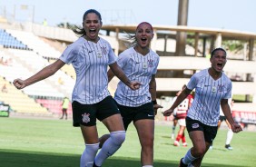 Erika, Crivelari e Tamires no duelo contra o Flamengo, pelo Brasileiro Feminino 2019