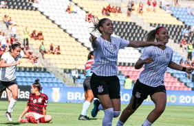 Erika e Giovanna no duelo contra o Flamengo, pelo Brasileiro Feminino 2019