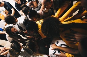 Garotas do Corinthians antes do duelo contra o Flamengo, pela semifinal do Brasileirão