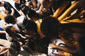 Garotas do Corinthians antes do duelo contra o Flamengo, pela semifinal do Brasileiro