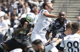 Gil e Manoel durante jogo contra o Cear, pelo Brasileiro, na Arena Corinthians