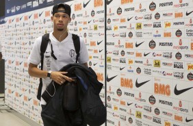 Joo Victor chega  Arena Corinthians para jogo contra o Cear