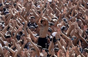 Torcida durante jogo contra o Cear, pelo Brasileiro, na Arena Corinthians