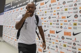 Vagner Love chega  Arena Corinthians para jogo contra o Cear